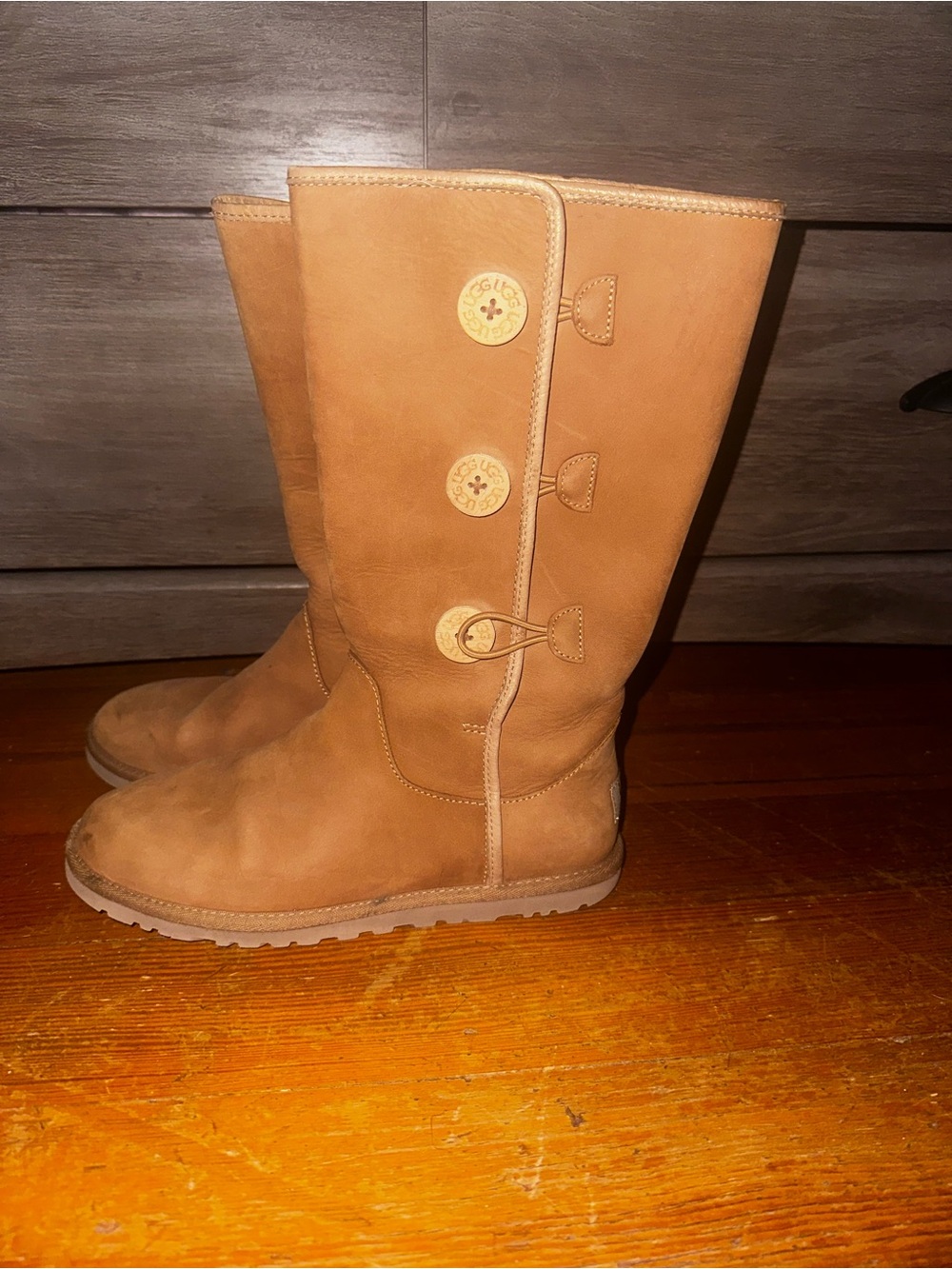 Chestnut Button-Accent Leather Boots
